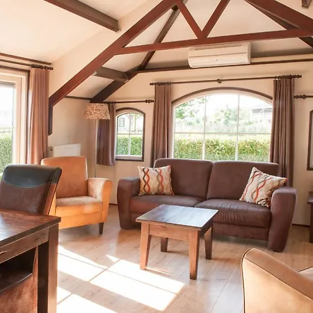 Mariahoeve-logies #veenhuisje Chalet Woubrugge