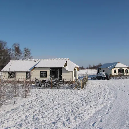 Chalet Mariahoeve-logies #veenhuisje Woubrugge