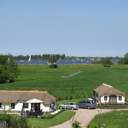 Mariahoeve-logies #veenhuisje