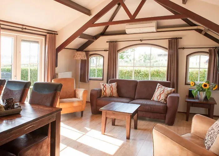 Mariahoeve-logies #veenhuisje شاليه Woubrugge